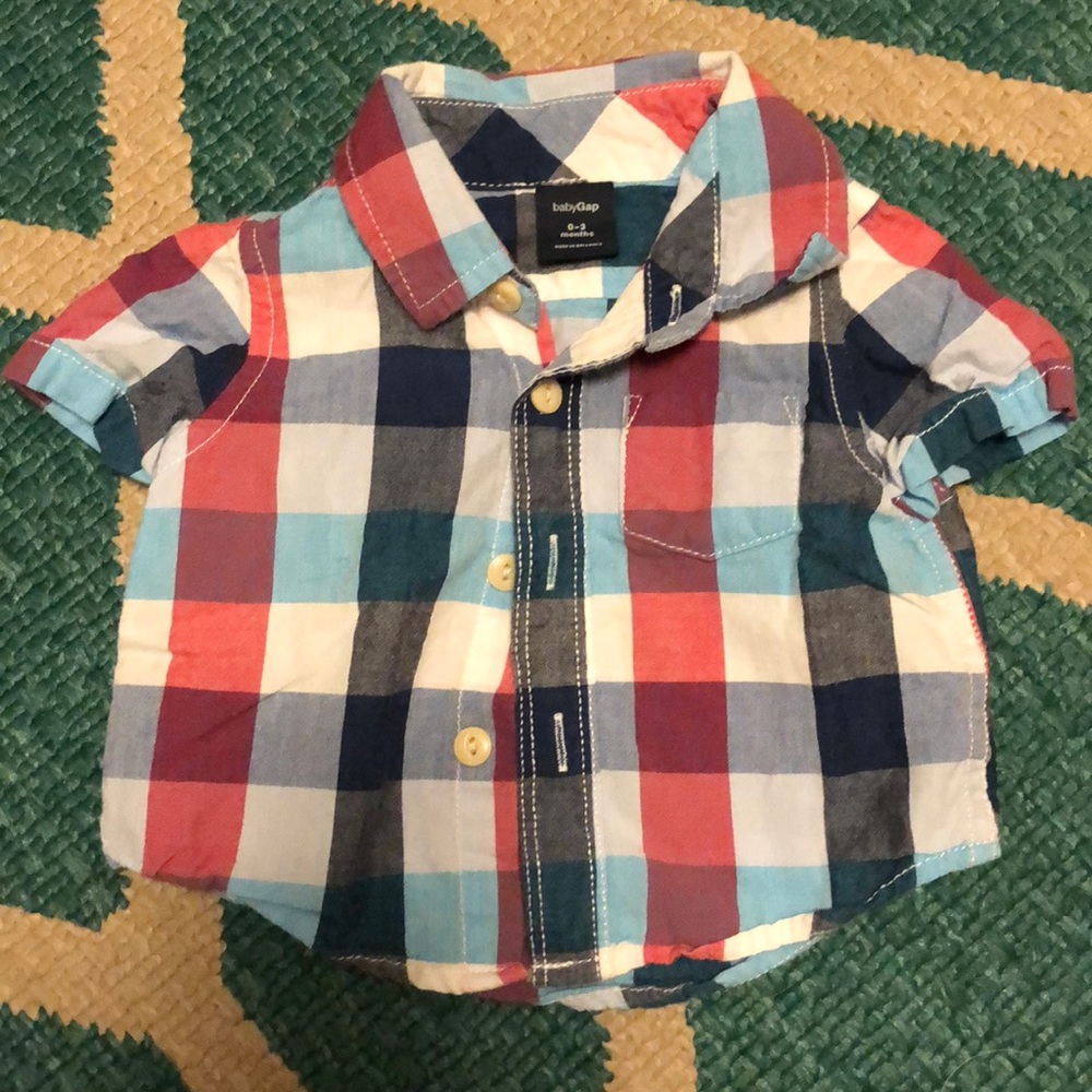 Multiple Gap shirts 0-3 months